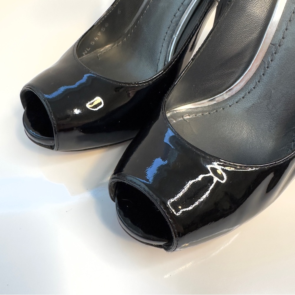 Like new! Stuart Weitzman Black Patent Platform Round Toe Pumps Size 6 - Picture 2 of 8